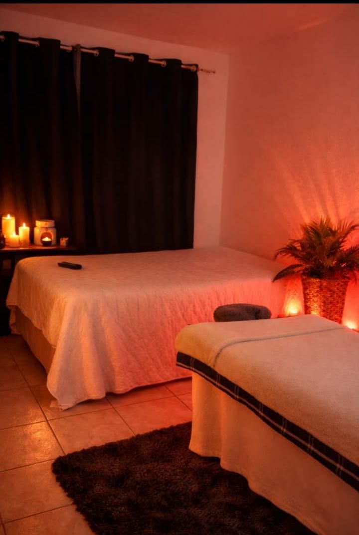 Ambiente de hospedagem de massagem com foco em relaxamento e atendimento privativo